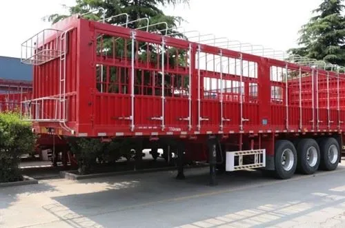 Remolc pla de 40 peus de tres eixos amb paret lateral